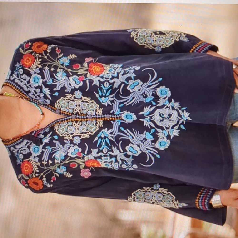 Johnny Was Embroidered Jordan Blouse NWT Size MEDIUM/LARGE